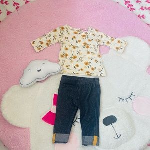 Charming Floral Ensemble: Pre-Owned Little Lass Baby Girl Outfit (0-3 Months)